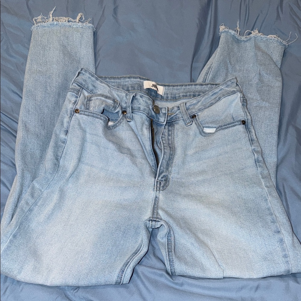 Classic Light Blue Women's Cropped Jeans